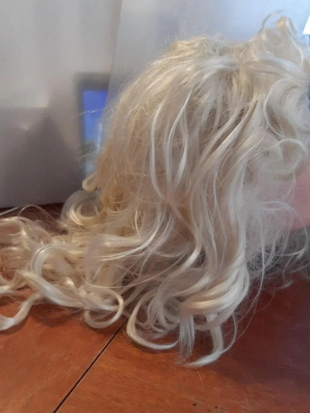NEW ! Allura Women Blond Long 27